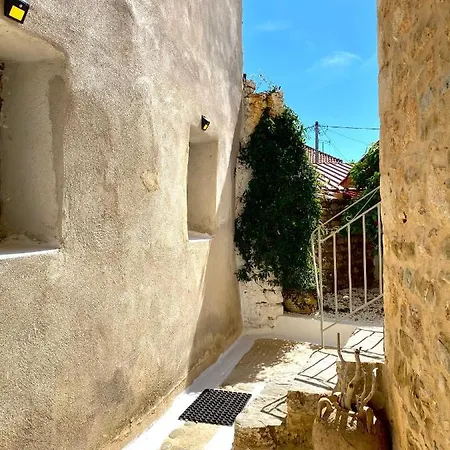 Daire Traditional Stone House In Chandrinos