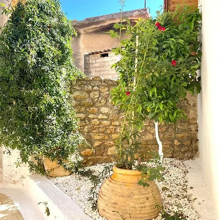 Traditional Stone House In Daire Chandrinos