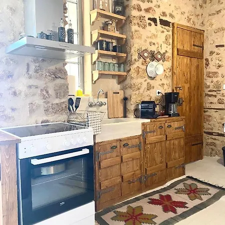 Daire Traditional Stone House In Chandrinos