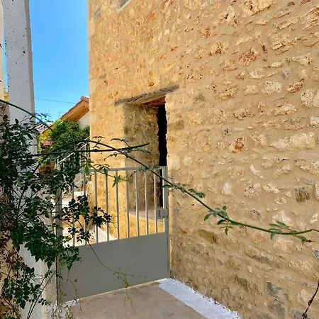 Traditional Stone House In Daire Chandrinos