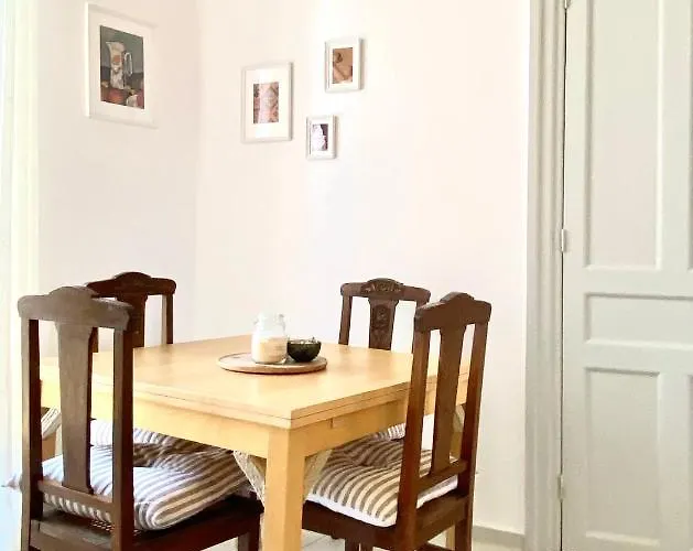 Traditional Stone House In Apartmán