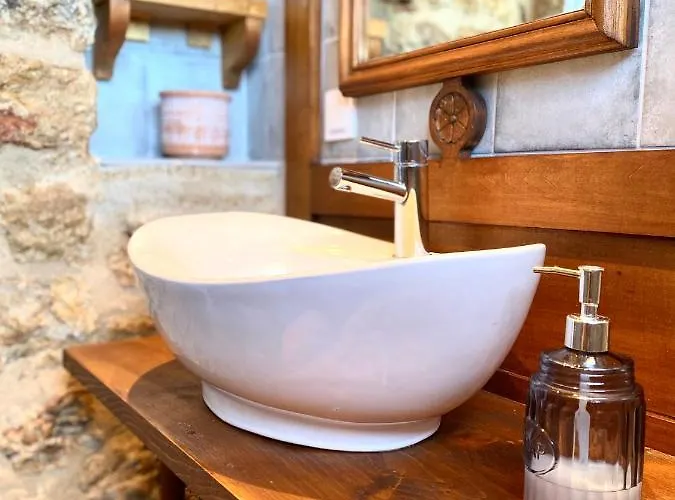 Traditional Stone House In Apartmán *