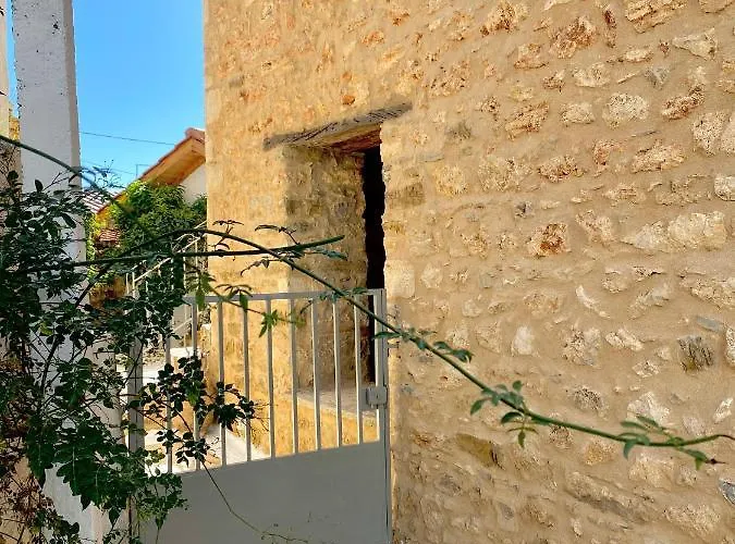 Traditional Stone House In Apartman Chandrinos
